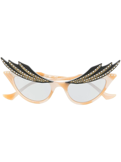 Gucci Hollywood Forever 猫眼框太阳眼镜 In Neutrals
