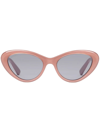 Gucci Cat-eye Frame Sunglasses In Grau