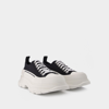 Alexander Mcqueen Baskets Tread Slick En Cuir Noir In Black
