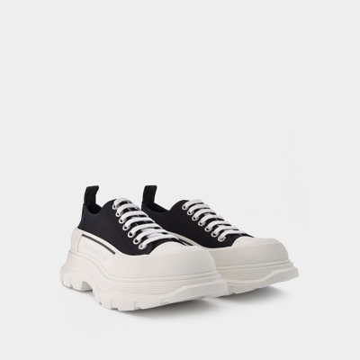 Alexander Mcqueen Baskets Tread Slick En Cuir Noir In Black