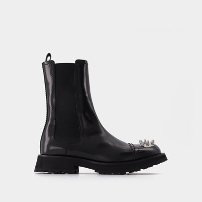 Alexander Mcqueen Stiefelette Mit Nieten Aus Schwarzem Leder In Black