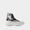 ALEXANDER MCQUEEN TREAD SLICK SNEAKERS AUS WEISSEM CANVAS