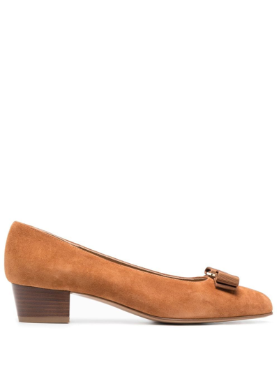 Ferragamo Suede Bow-detail Pumps In Braun
