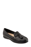 Trotters Dawson Tassel Loafer In Black Leather