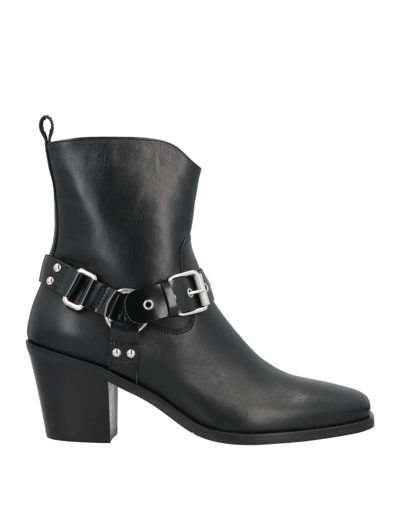 Janet & Janet Ankle Boots In Black