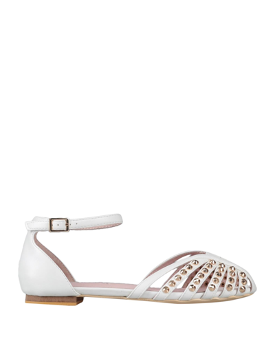 Geneve Ballet Flats In White