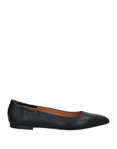 Pomme D'or Ballet Flats In Black