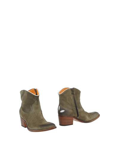 Esseutesse Ankle Boots In Military Green