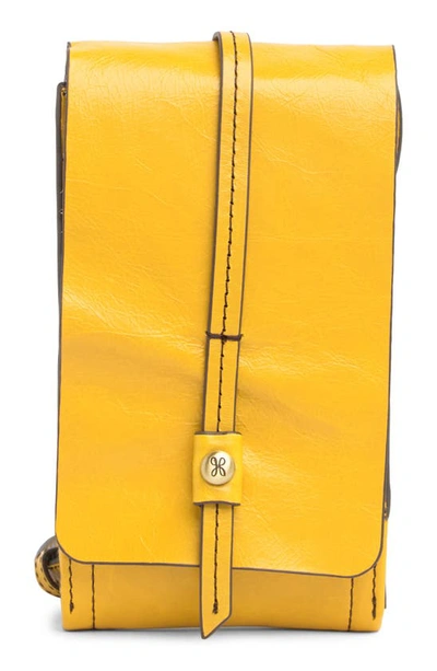 Hobo Token Leather Smartphone Wallet In Sunflower