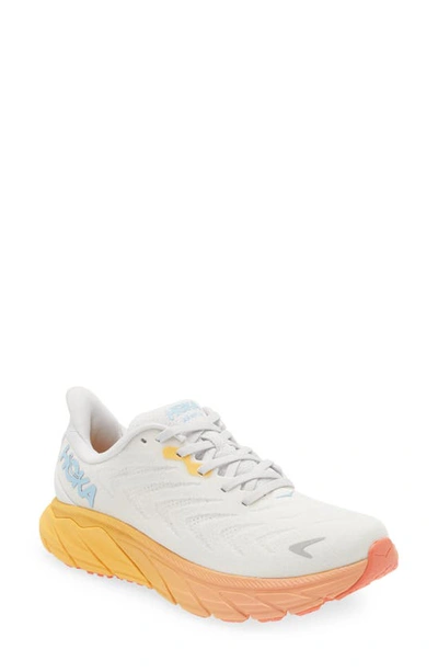 Hoka Arahi 6 Running Wide Shoe In Nimbus Cloud / Blanc De Blanc