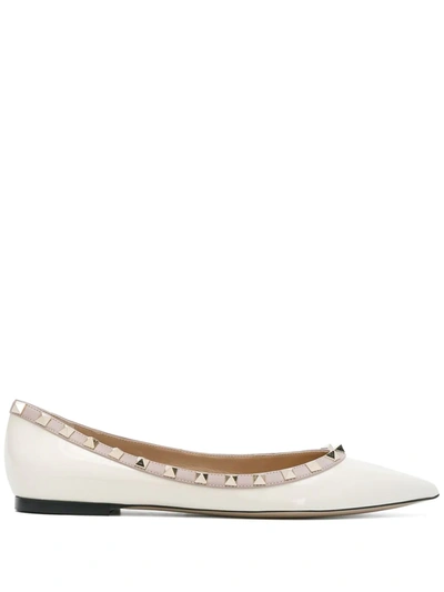 Valentino Garavani Off-white Patent Rockstud Ballerina Flats In Light Ivory/poudre