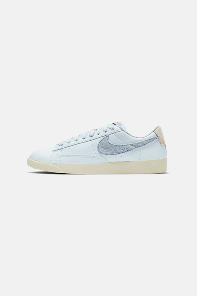 Nike Women's  Blazer Low Se In Light Armoury Blue,black,light Bone