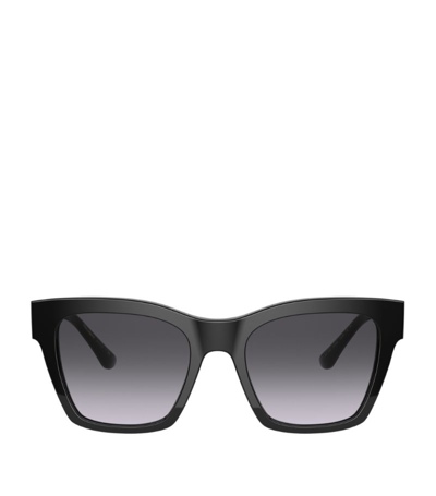 Dolce & Gabbana Wayfarer Sunglasses In Black