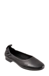Trotters Gia Ballet Flat In Black