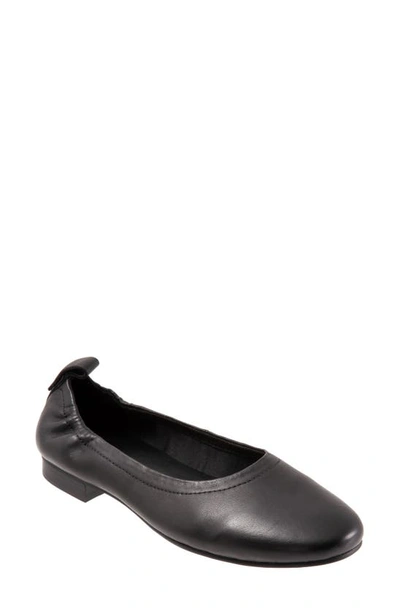 Trotters Gia Ballet Flat In Black