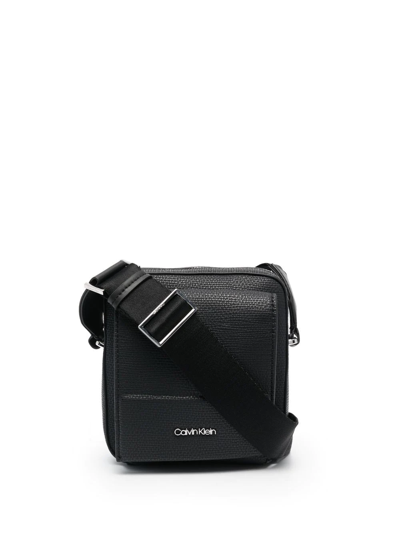 Calvin Klein Minimalism Cube Reporter Bag In Black