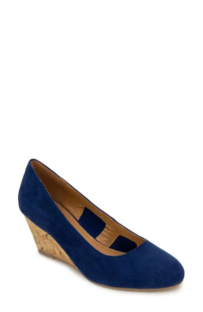 Andre Assous Khloe Featherweight Wedge Pump In Navy