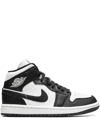 Jordan Women's Air  1 Mid Se Shoes In White Black White