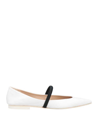 Manila Grace Ballet Flats In White