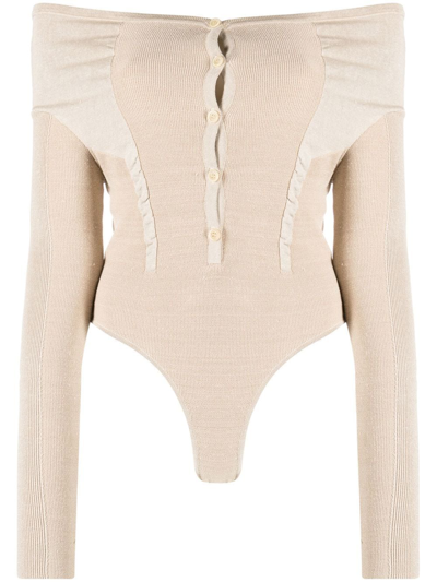 Jacquemus Off-shoulder Long-sleeve Top In Nude