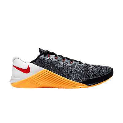 Pre-owned Nike Wmns Metcon 5 'black Laser Orange'