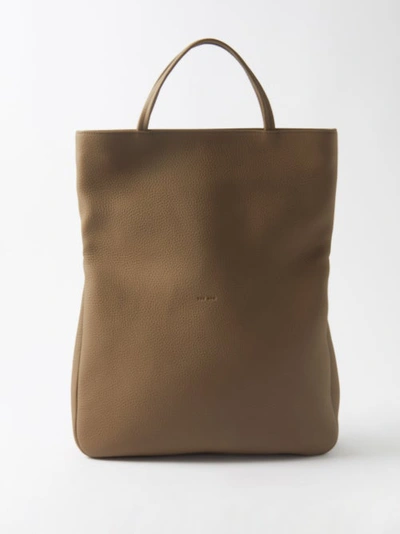 The Row Everett Grained-leather Tote Bag In Beige