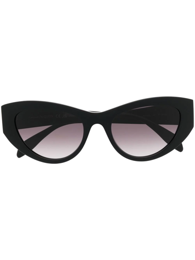 Alexander Mcqueen Seal-logo Cat-eye Sunglasses In Schwarz