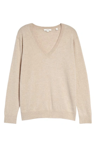 Vince Weekend V-neck Cashmere Sweater In White Sand