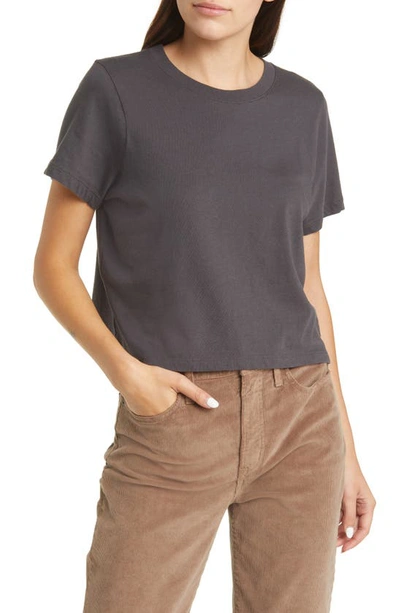 Madewell Bella Softfade Cotton Crop T-shirt In Coal