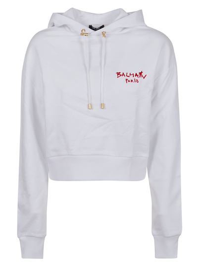 Balmain Logo Embroidered Crop Hoodie In Giz Blanc/rouge
