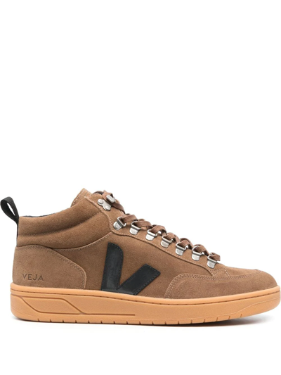 Veja Logo-patch Leather Sneakers In Braun