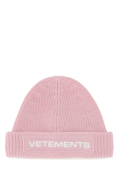 Vetements Embroidered Logo Meino Beanie In Pink