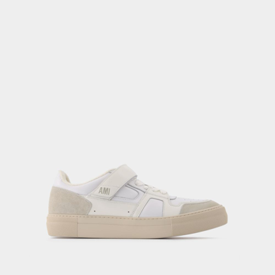 Ami Alexandre Mattiussi Low-top Adc Sneakers In White