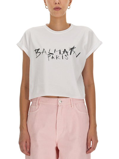 Balmain Scribble Logo-print Raw-edge Crop T-shirt In White
