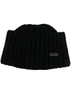 SAINT LAURENT LOGO-PLAQUE CHUNKY KNIT CASHMERE BEANIE