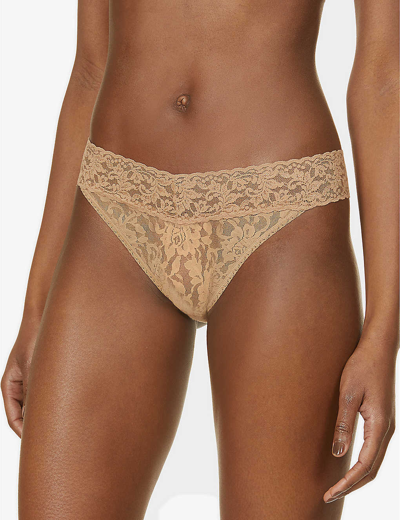 Hanky Panky Hp Sig Lace Orig Thong In Suntan