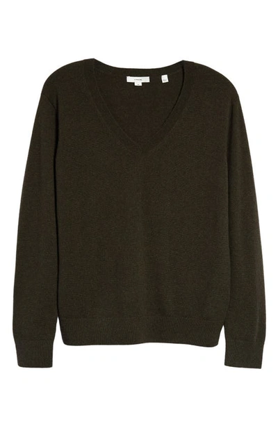 Vince Weekend V-neck Cashmere Sweater In Green