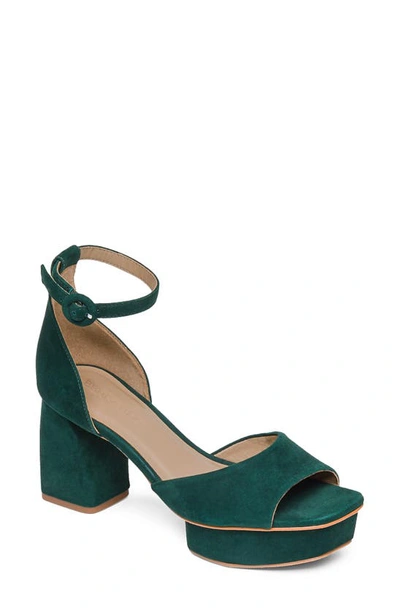 Bernardo Raleigh Sandal In Royal Pine