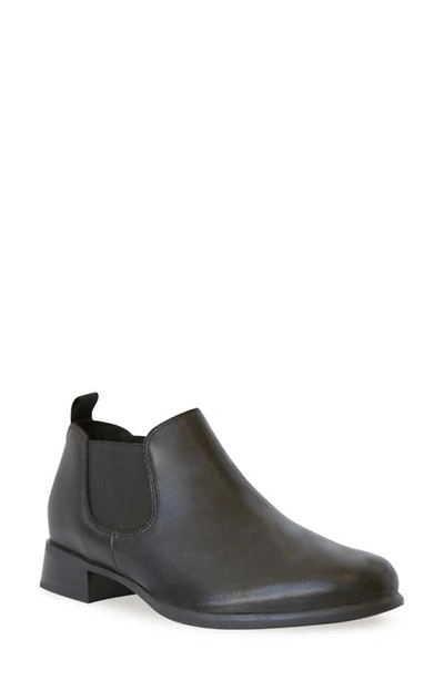 Munro Bedford Leather Bootie In Black Calf Leather