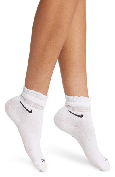 Nike Everyday Training Ankle Socks In White
