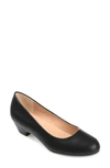 Journee Collection Saar Pump In Black