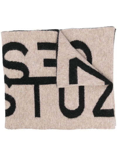 Gestuz Intarsia-logo Scarf In Schwarz