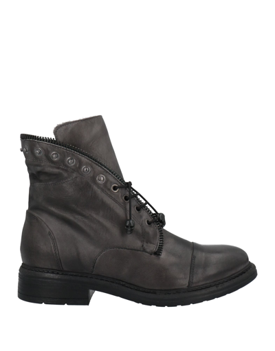 Leqarant Ankle Boots In Lead