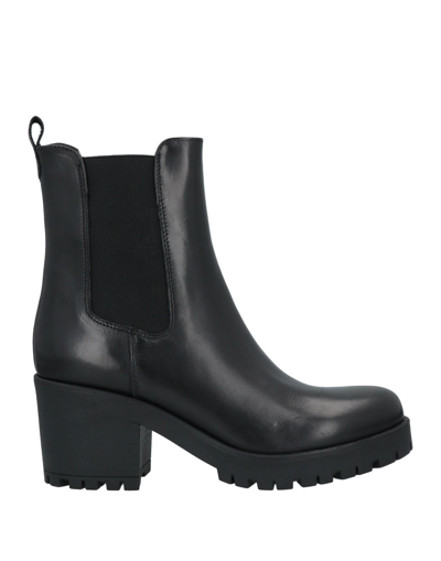 Franco B. Ankle Boots In Black