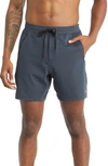 Alo Yoga Conquer Workout Shorts In Anthracite