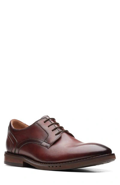 Clarks Un Hugh Plain Toe Derby In Brown