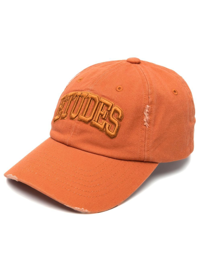 Etudes Studio Logo刺绣棒球帽 In Brown