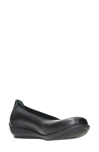 Wolky Duncan F2f Flat In Black Biocare Stretch Leather