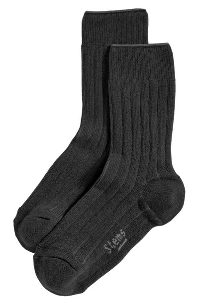Stems Ribbed Lux Cashmere Socks In Black