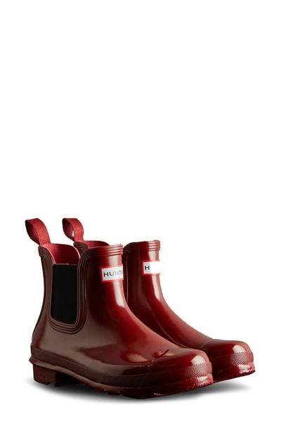 Hunter Original Gloss Waterproof Chelsea Boot In Fall Red/ Black